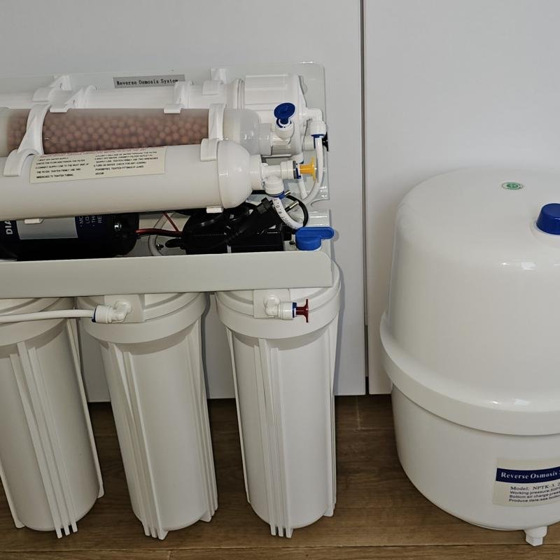 Filtru pentru apa cu osmoza inversa cu pompa